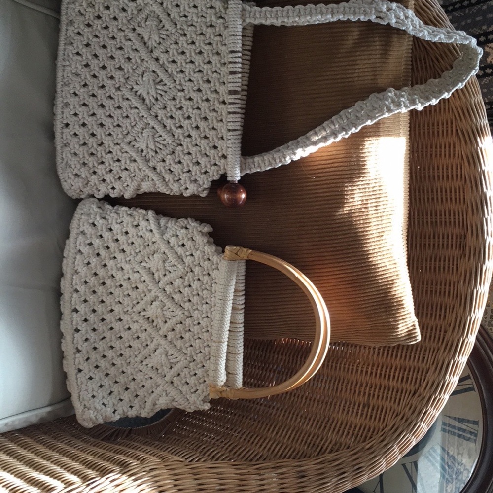 Handcrafted heavyweight ecru colored vintage macrame handbag. Fully lined. - Picture 2 of 6